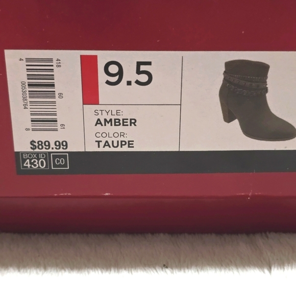 Jennifer Lopez ✦ Black Ankle Boots ✦ Block Heel w/ Leather Straps & Chain Detail - Picture 13 of 14